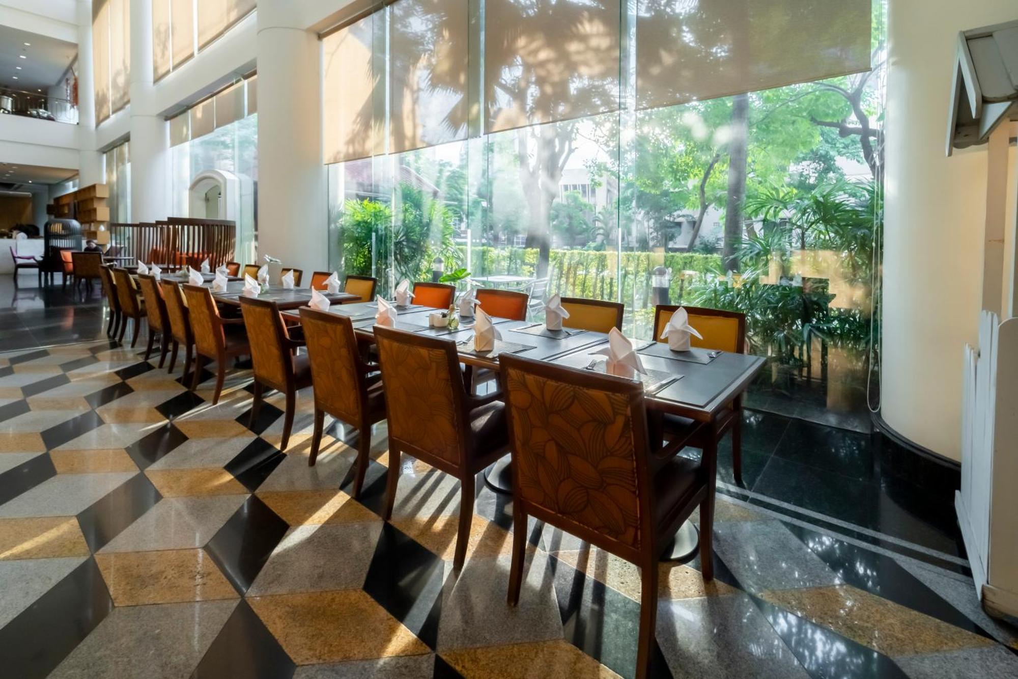 Century Park Hotel Bangkok Ngoại thất bức ảnh
